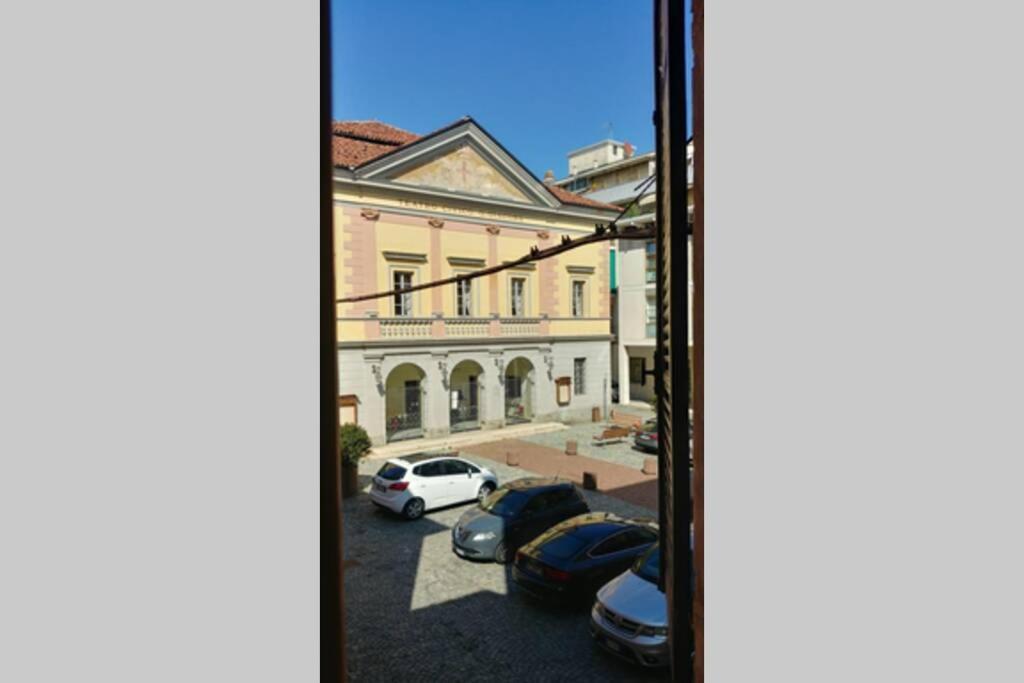 Dolce Eporedia Intero Alloggio Nel Centro Storico Ивреа Экстерьер фото